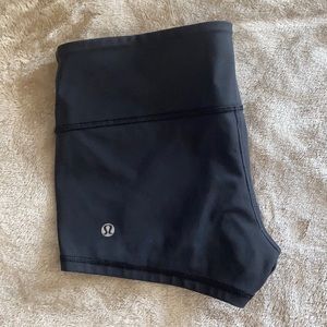 Lululemon shorts, mid rise size 6